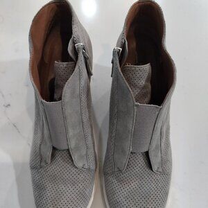 Linea Paolo Gray Boot Suede Wedge Ankle Bootie 8M